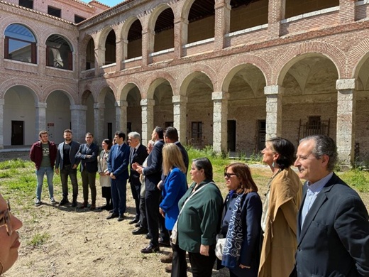Visita del consejero de Cultura al Hospital Simón Ruiz de Medina del Campo // Paula de la Fuente Visita del consejero de Cultura al Hospital Simón Ruiz de Medina del Campo // Paula de la Fuente